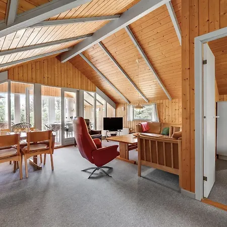 Clea - 800m From The Sea By Interhome Nyaraló